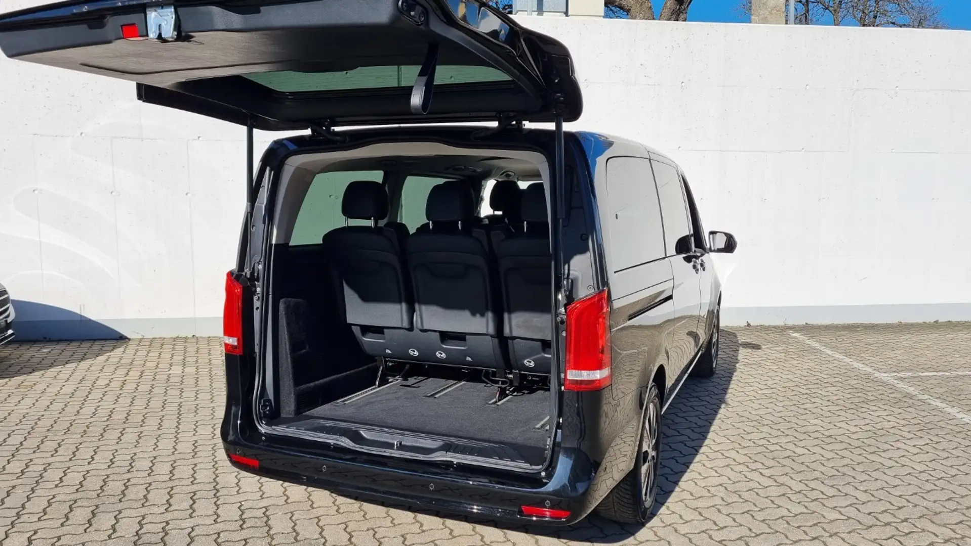 Vehicle image, number 8