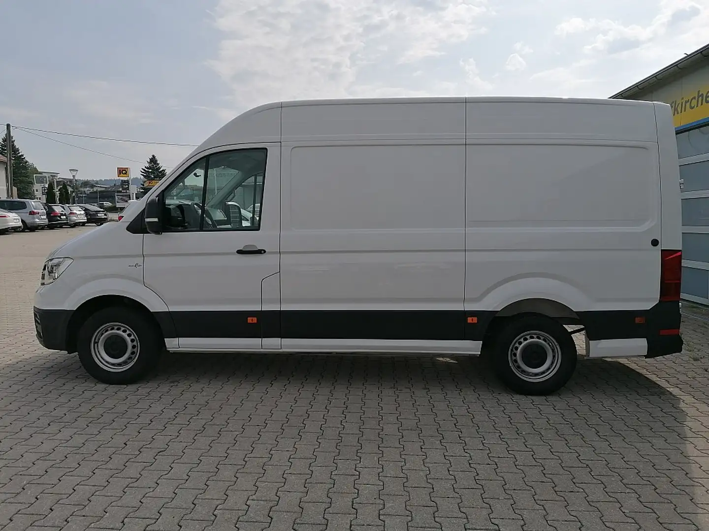 Vehicle image, number 4