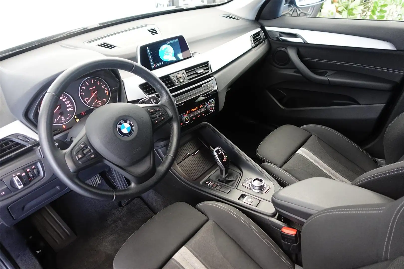 Vehicle image, number 8