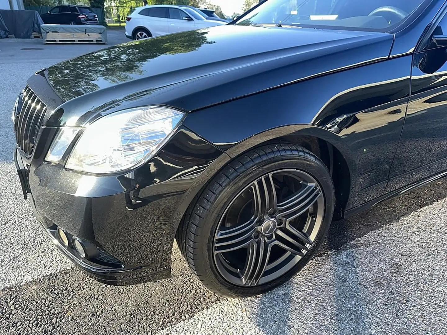 Vehicle image, number 6
