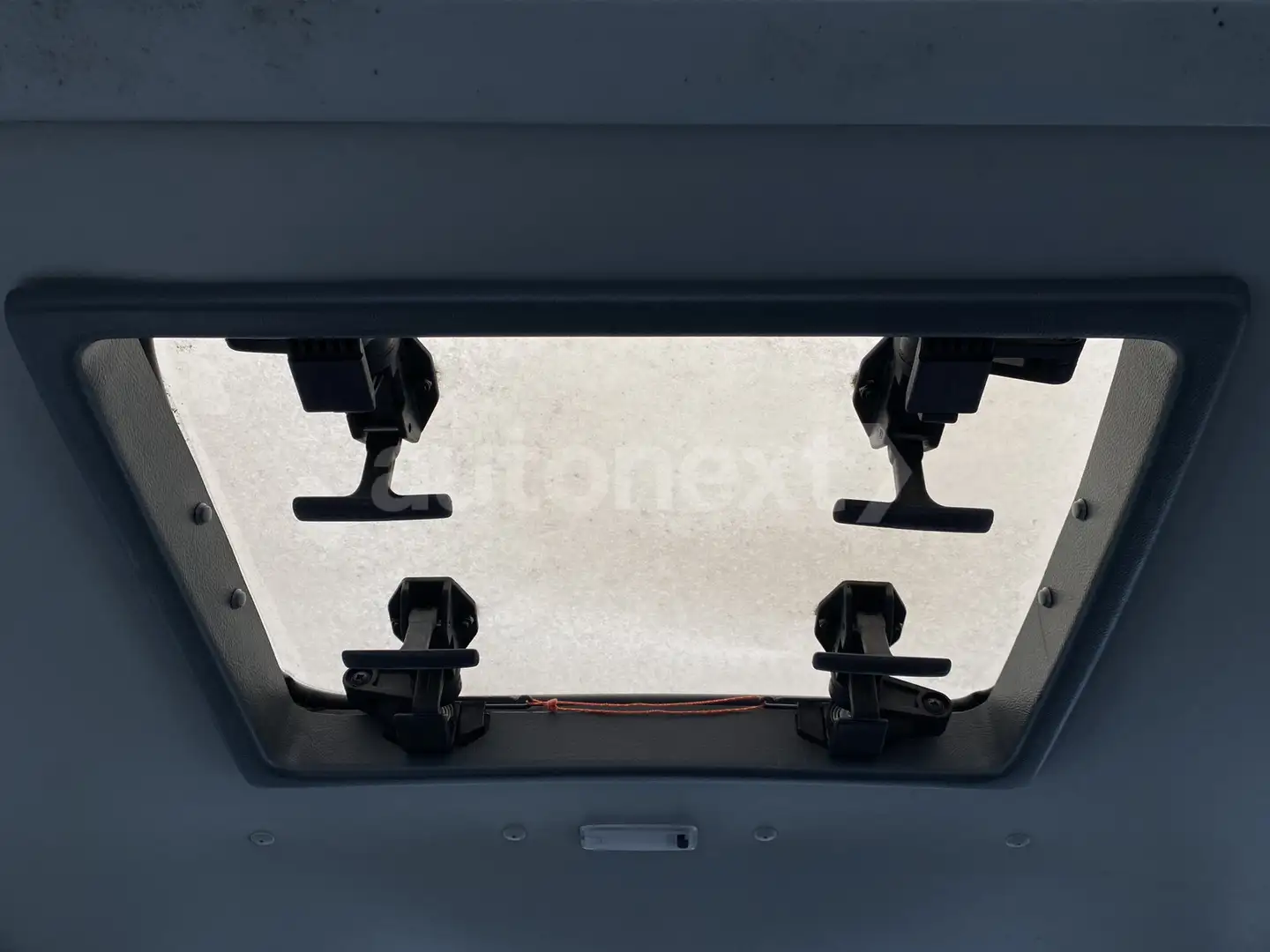 Vehicle image, number 19