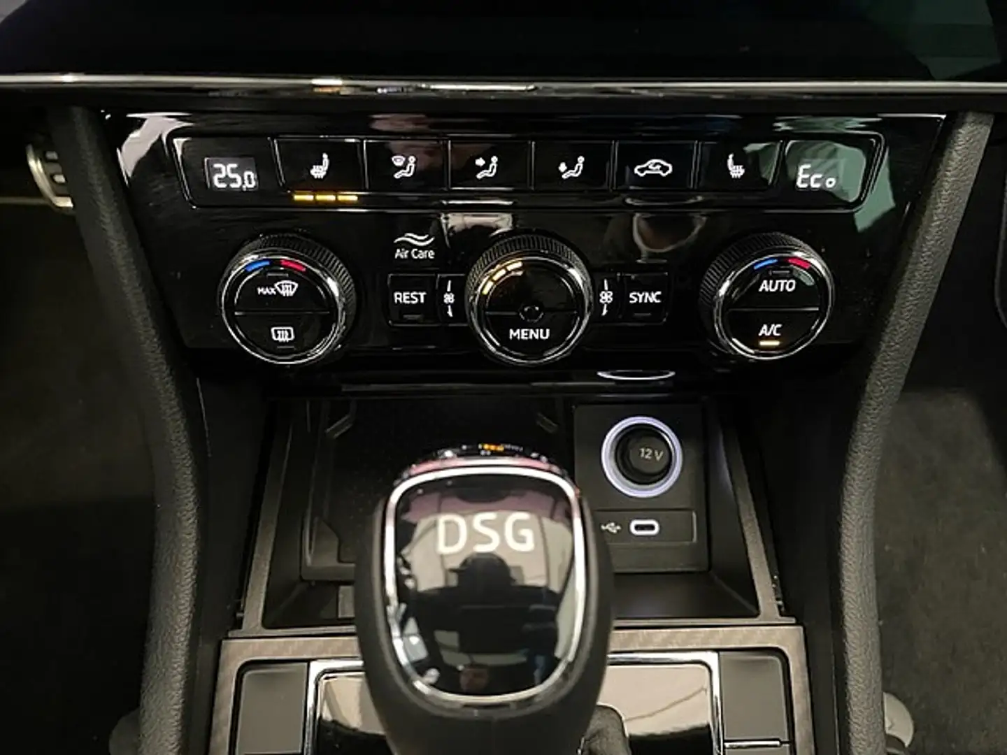 Vehicle image, number 16