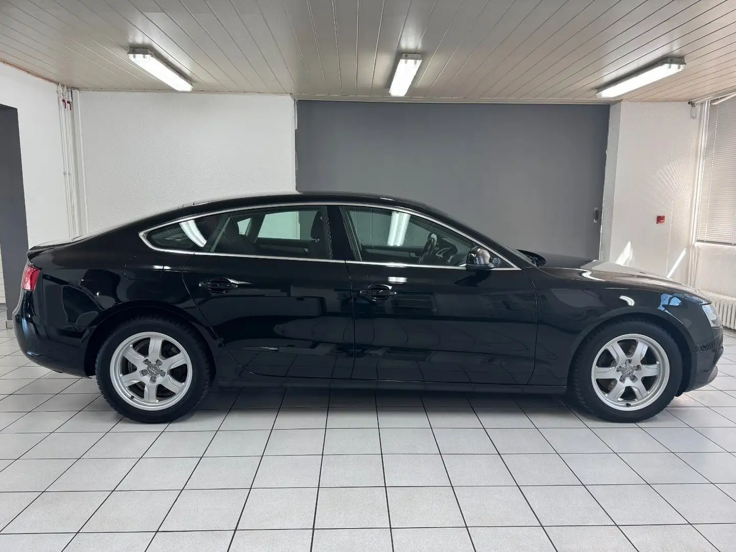Vehicle image, number 11