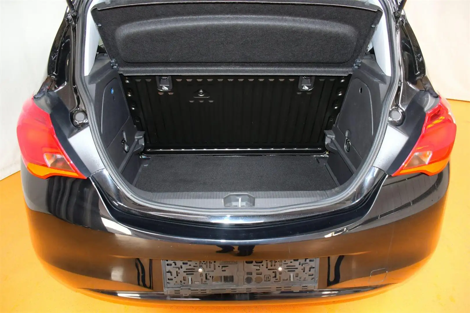 Vehicle image, number 19