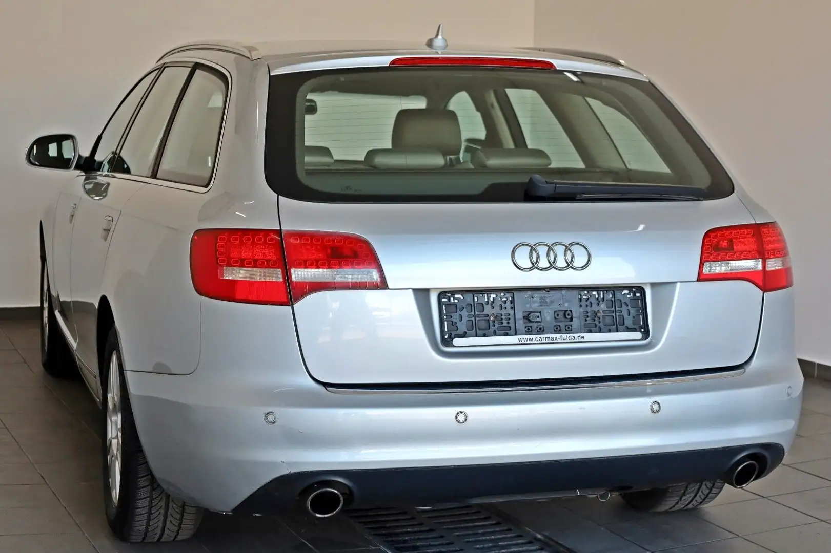 Vehicle image, number 8