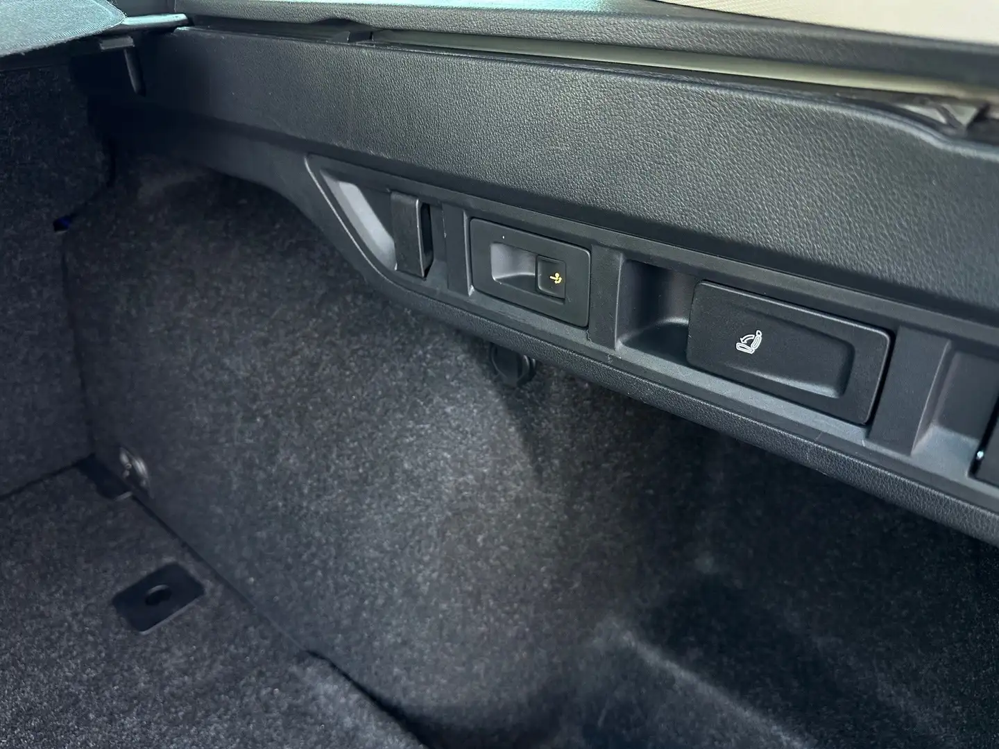 Vehicle image, number 13