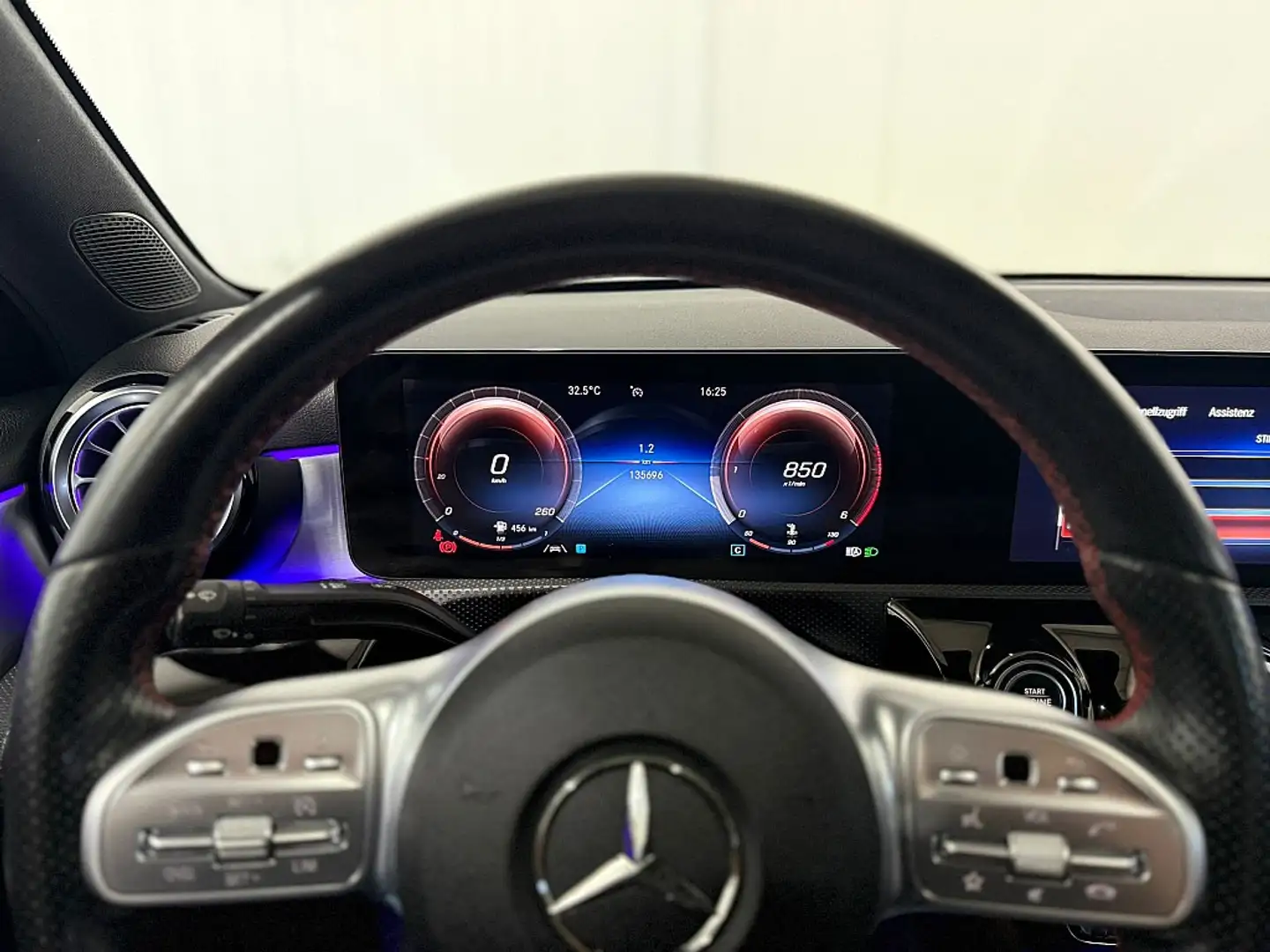 Vehicle image, number 14