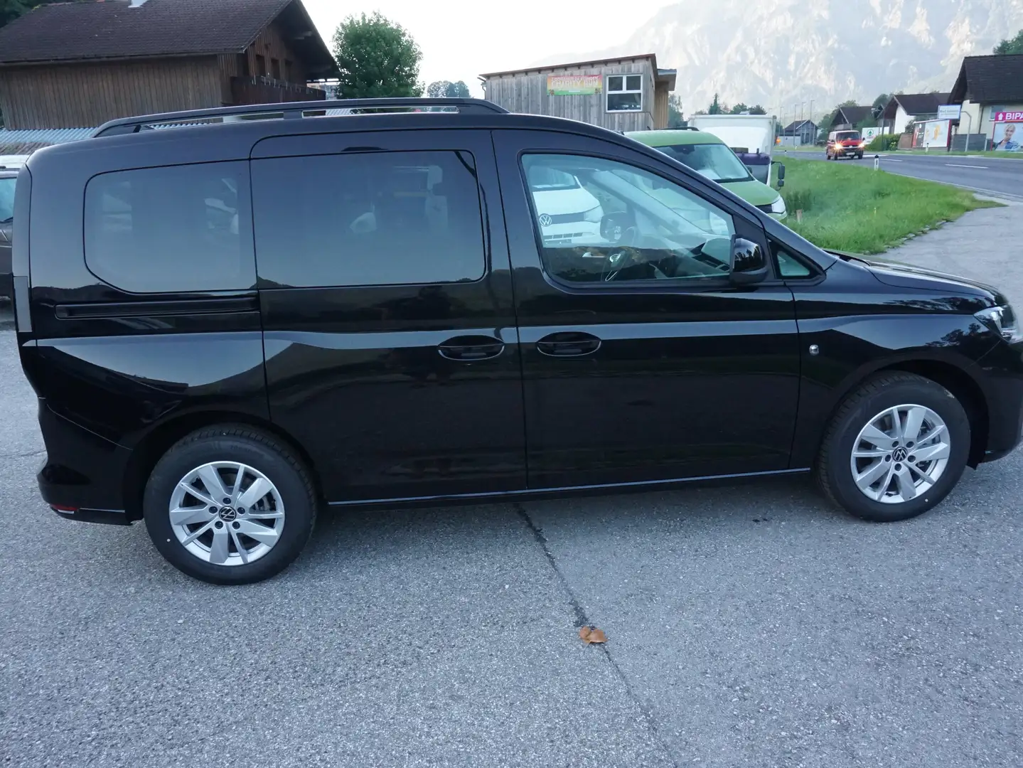 Vehicle image, number 13