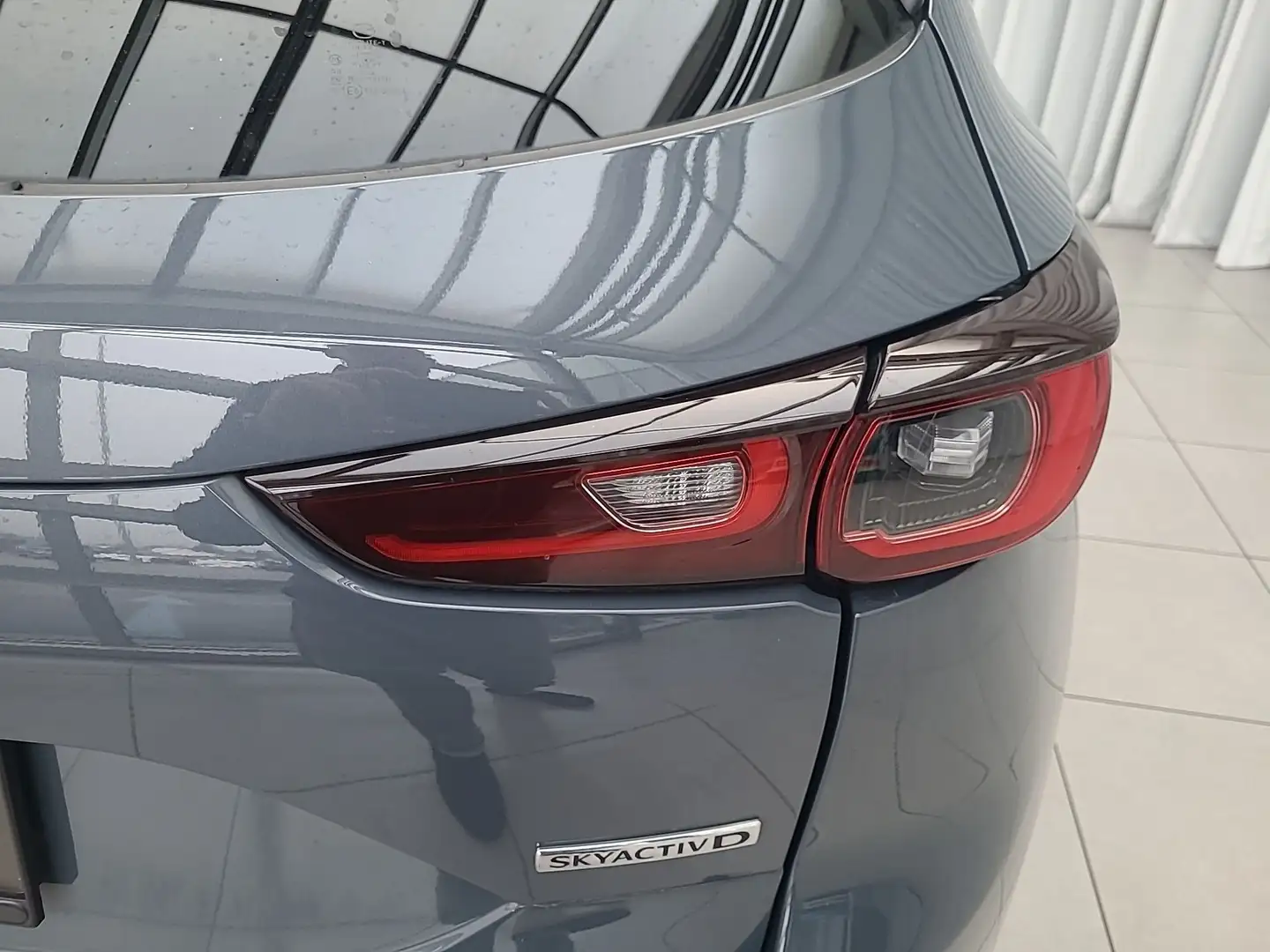 Vehicle image, number 12