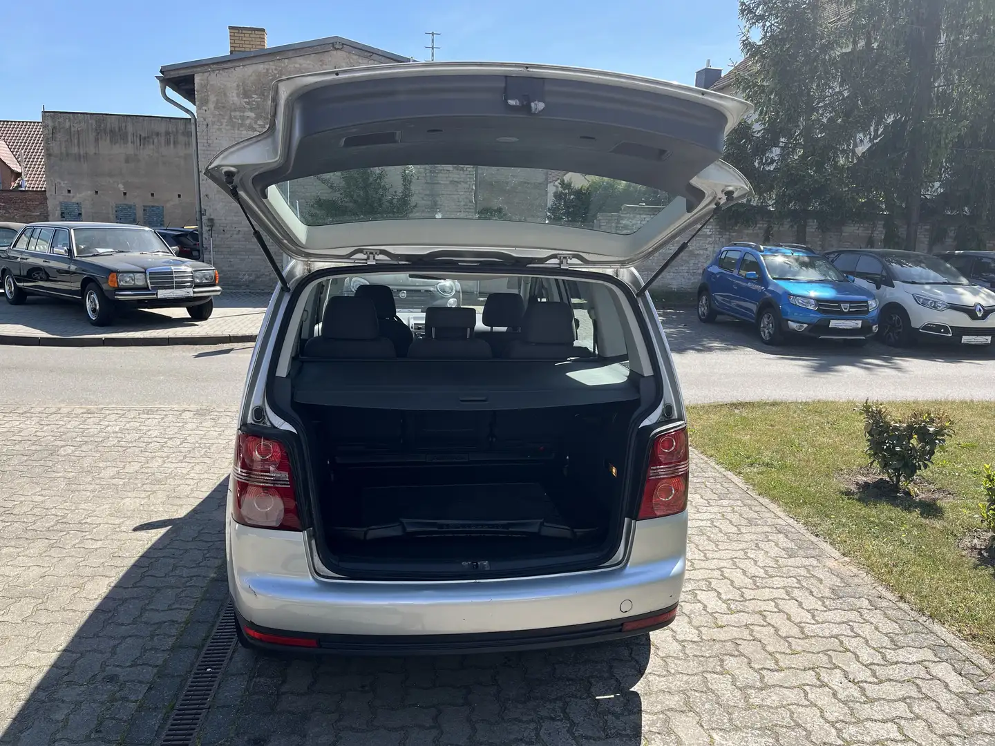 Vehicle image, number 13