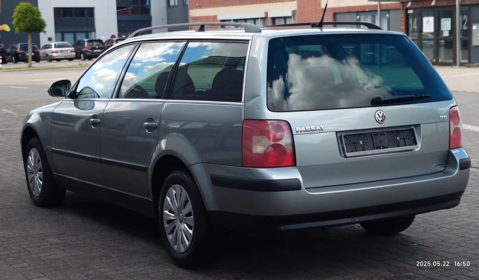 Vehicle image, number 6