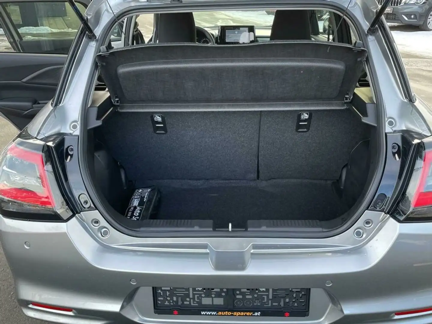 Vehicle image, number 8