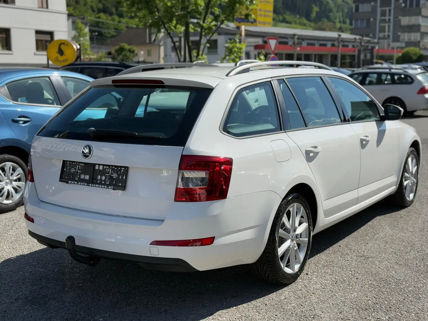Vehicle image, number 6