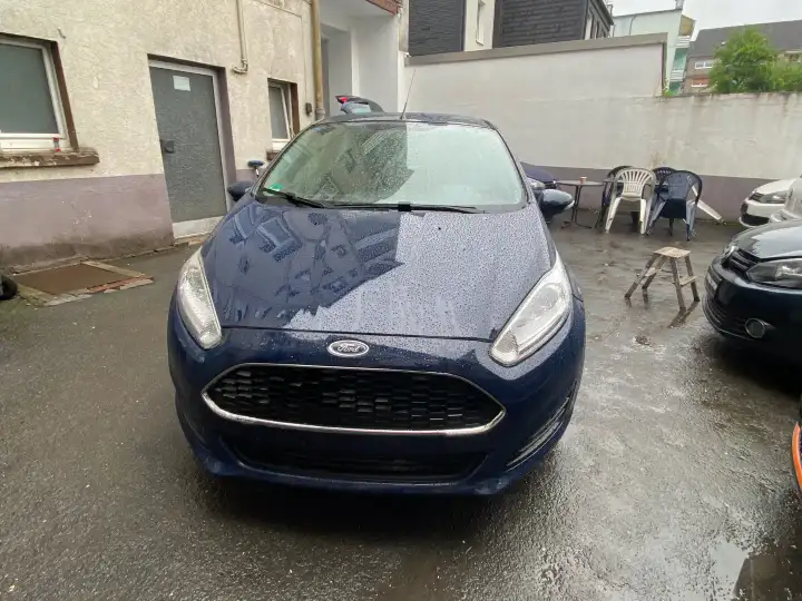 Additional image of the vehicle