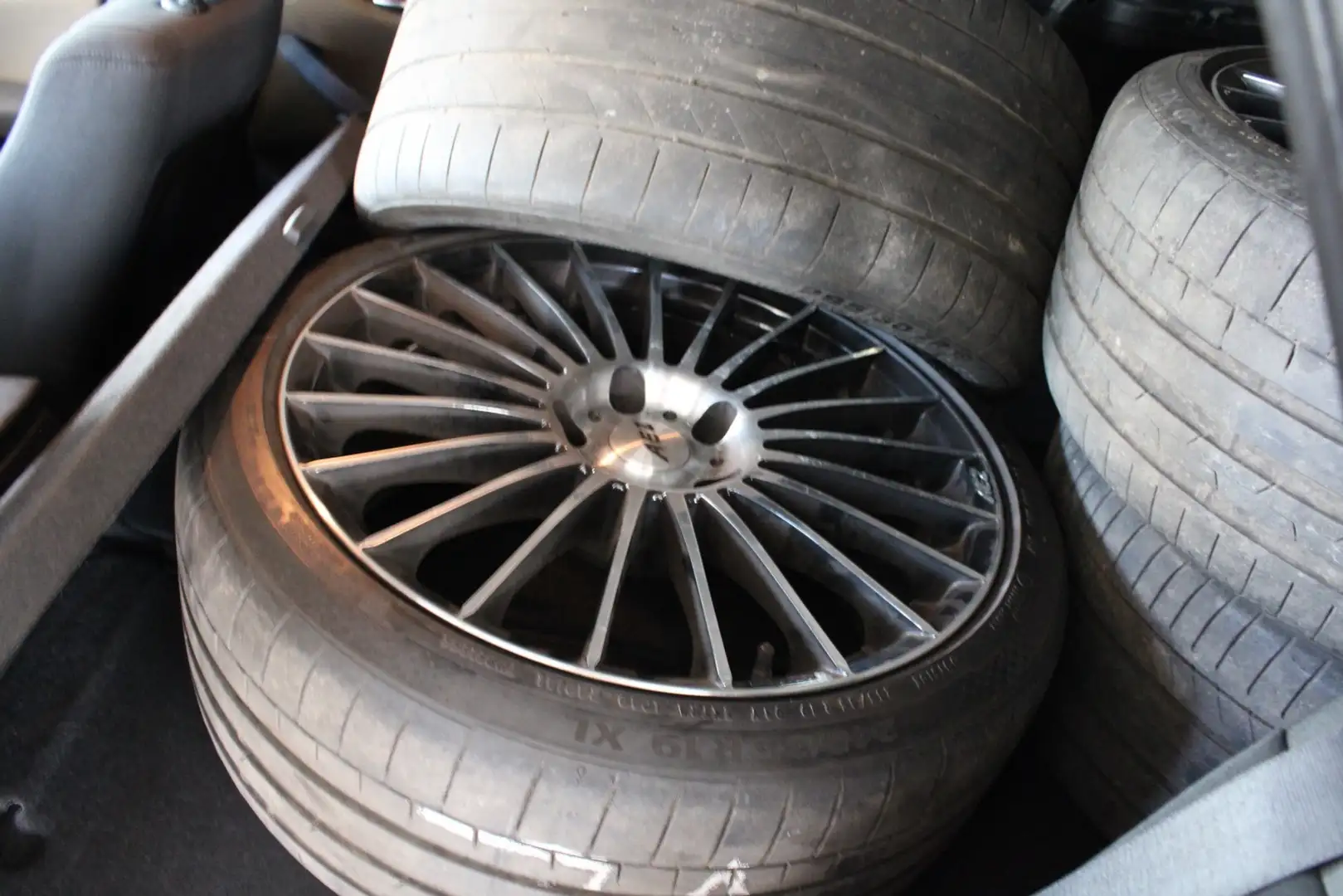 Vehicle image, number 8