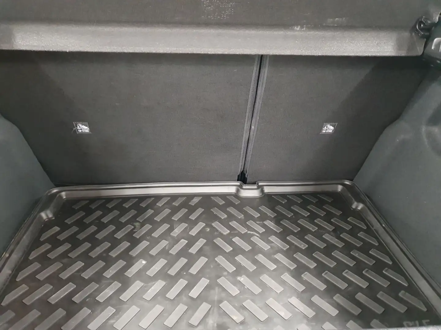Vehicle image, number 19
