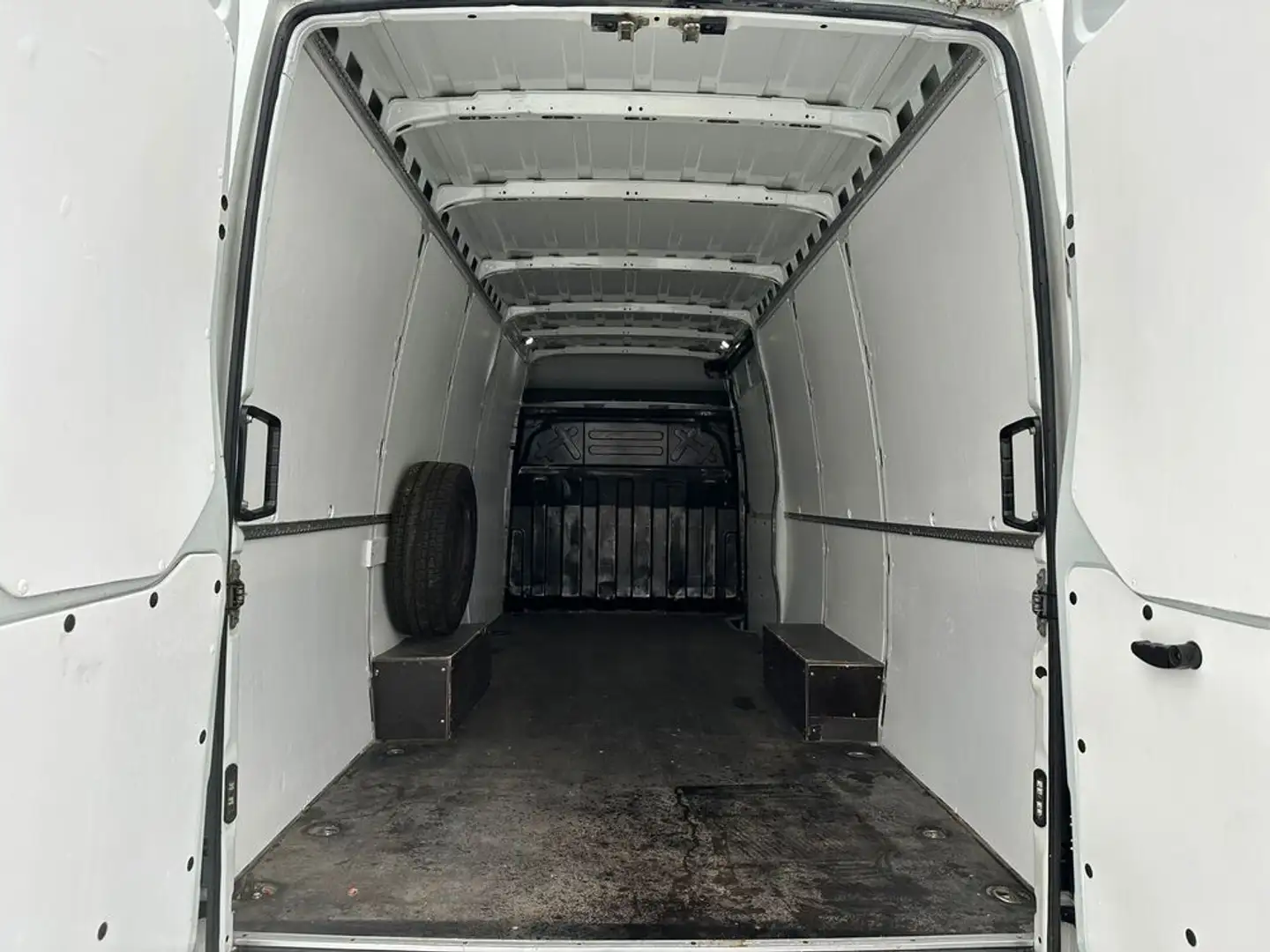 Vehicle image, number 15