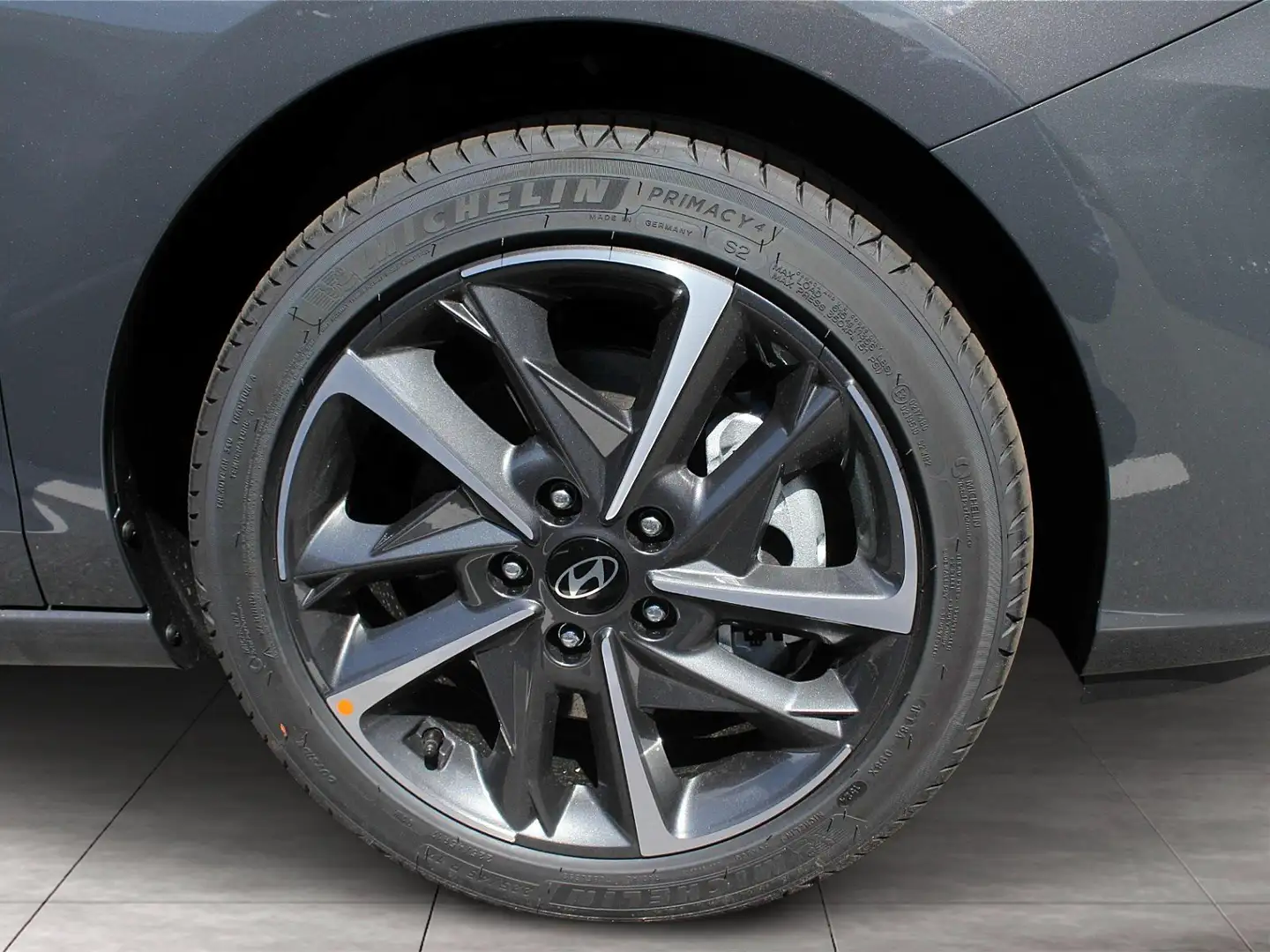 Vehicle image, number 4