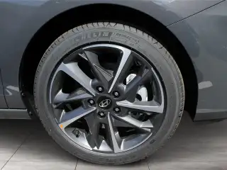 Vehicle image thumbnail, number 4