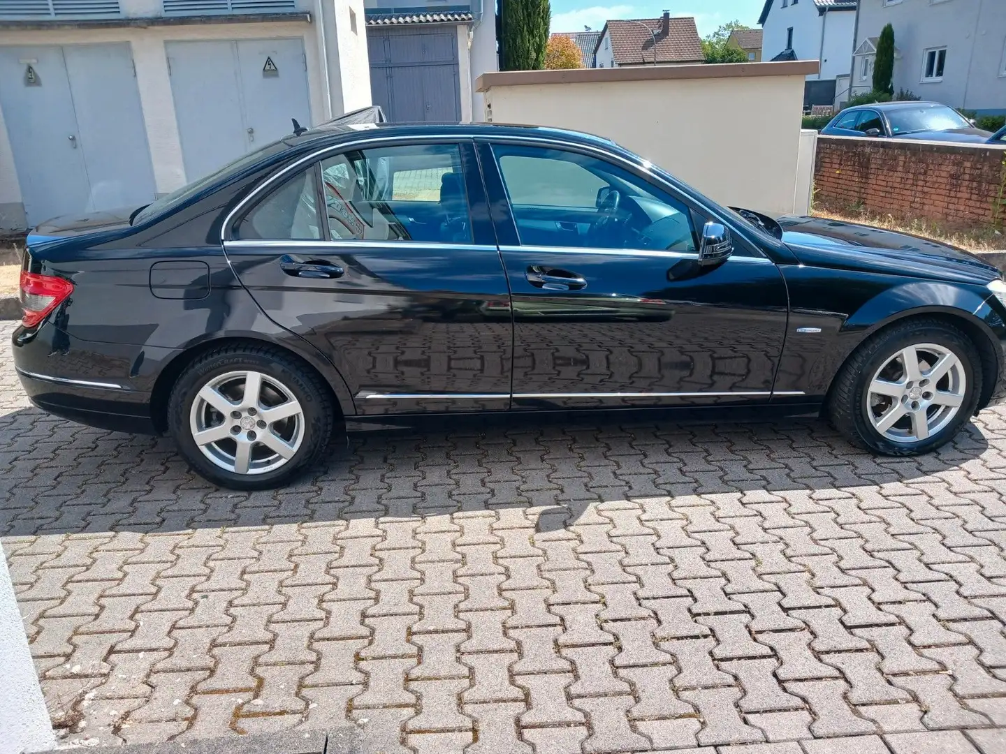 Vehicle image, number 12