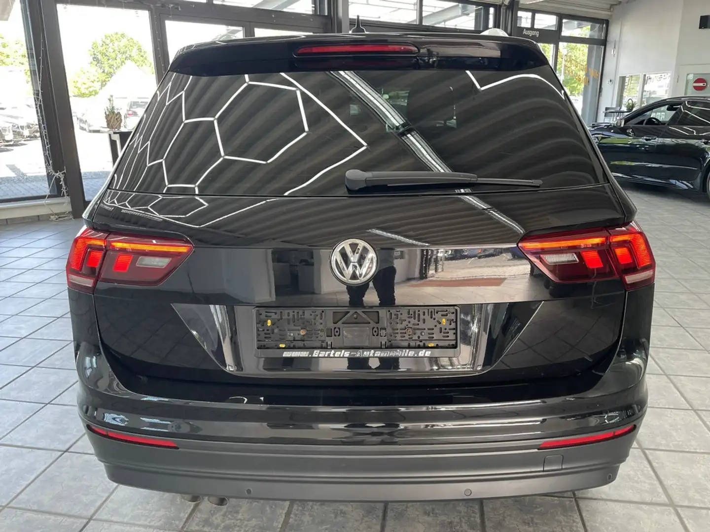Vehicle image, number 3