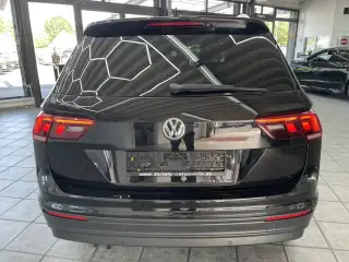 Vehicle image thumbnail, number 3