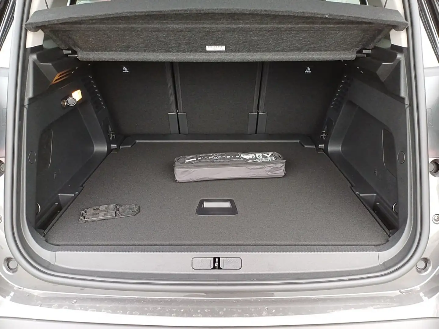Vehicle image, number 6
