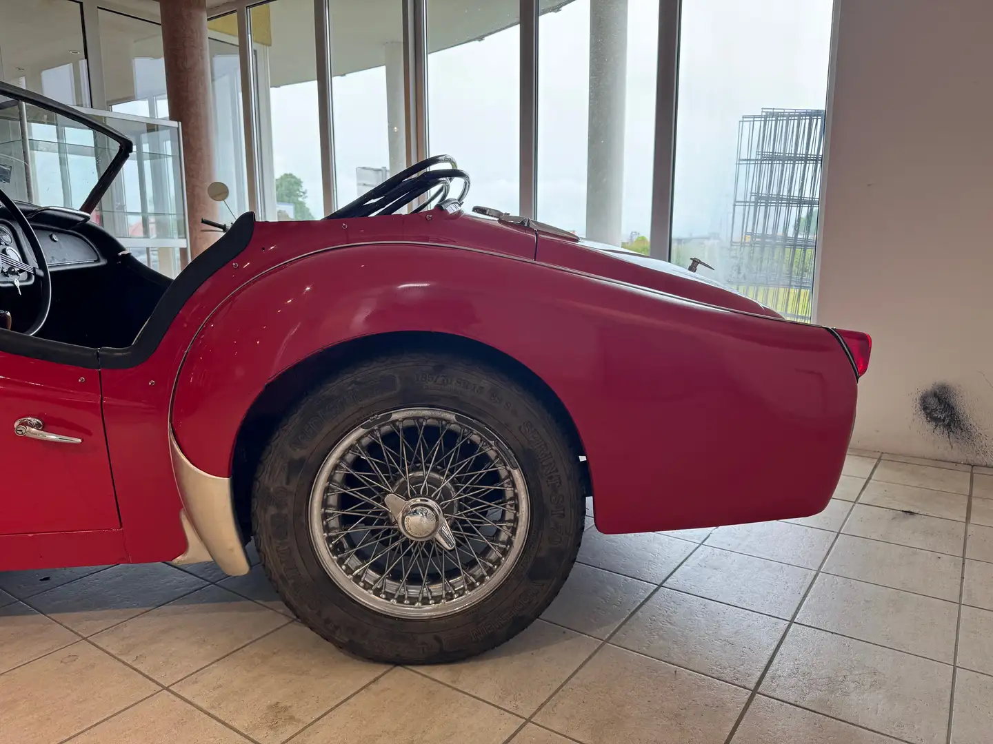 Vehicle image, number 9