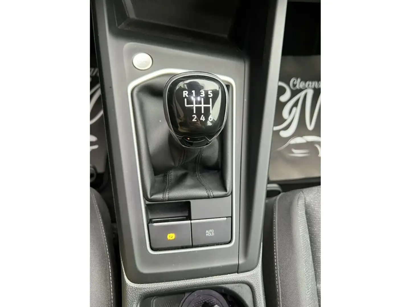Vehicle image, number 19