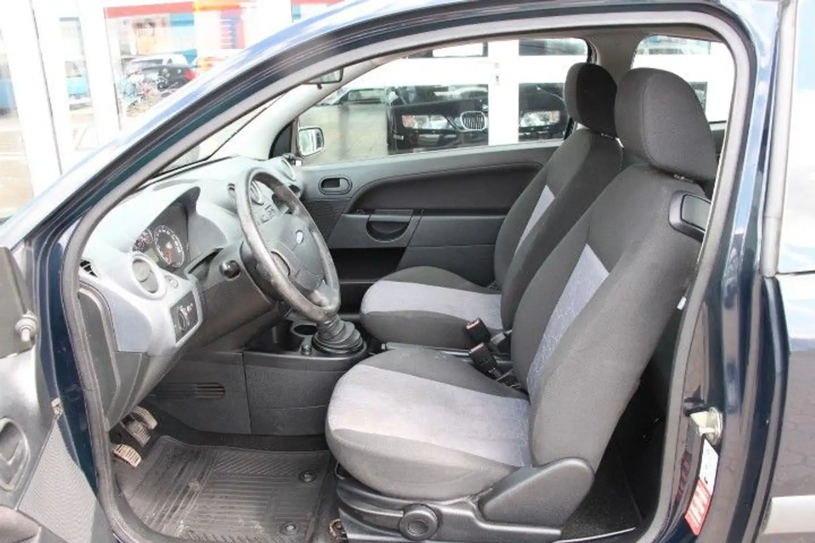 Vehicle image, number 9