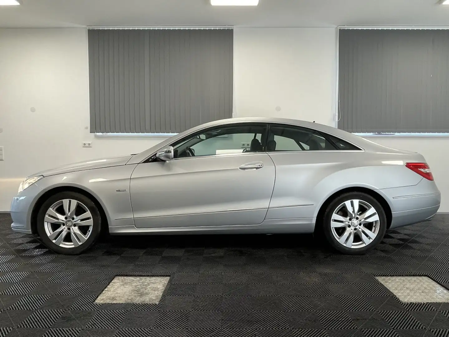 Vehicle image, number 5