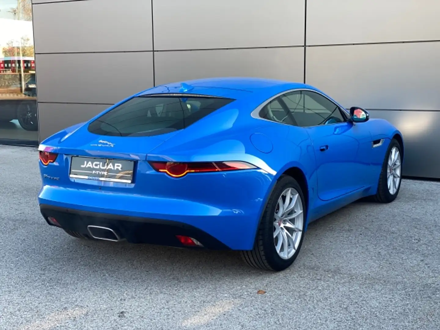 Vehicle image, number 8