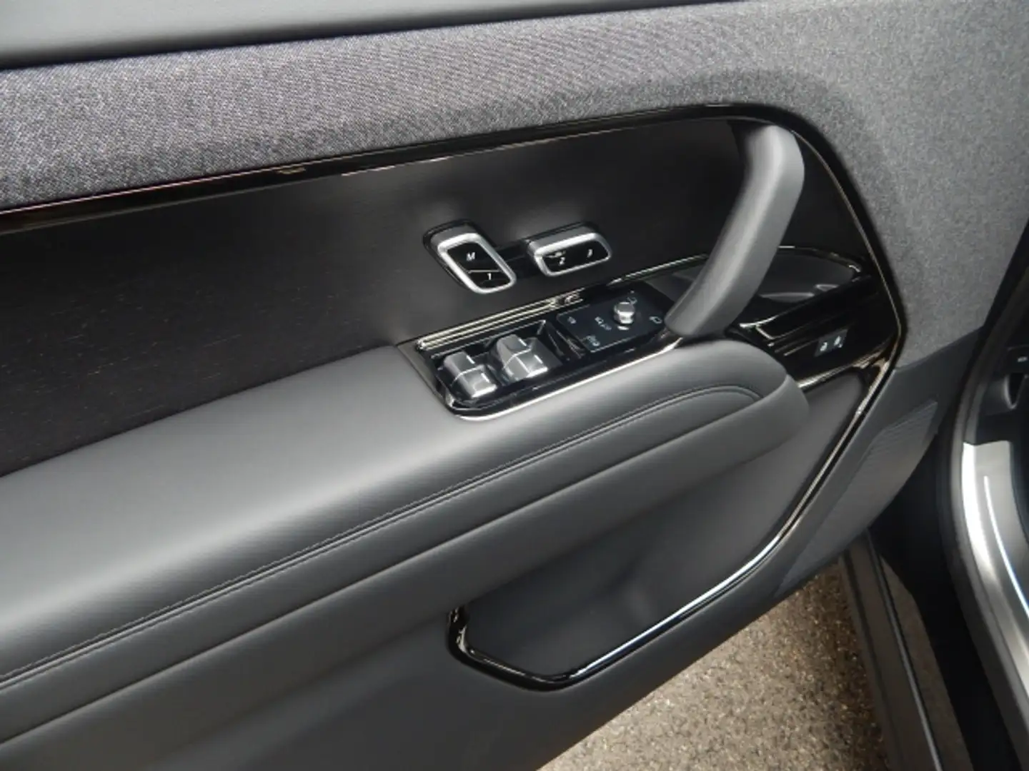 Vehicle image, number 10