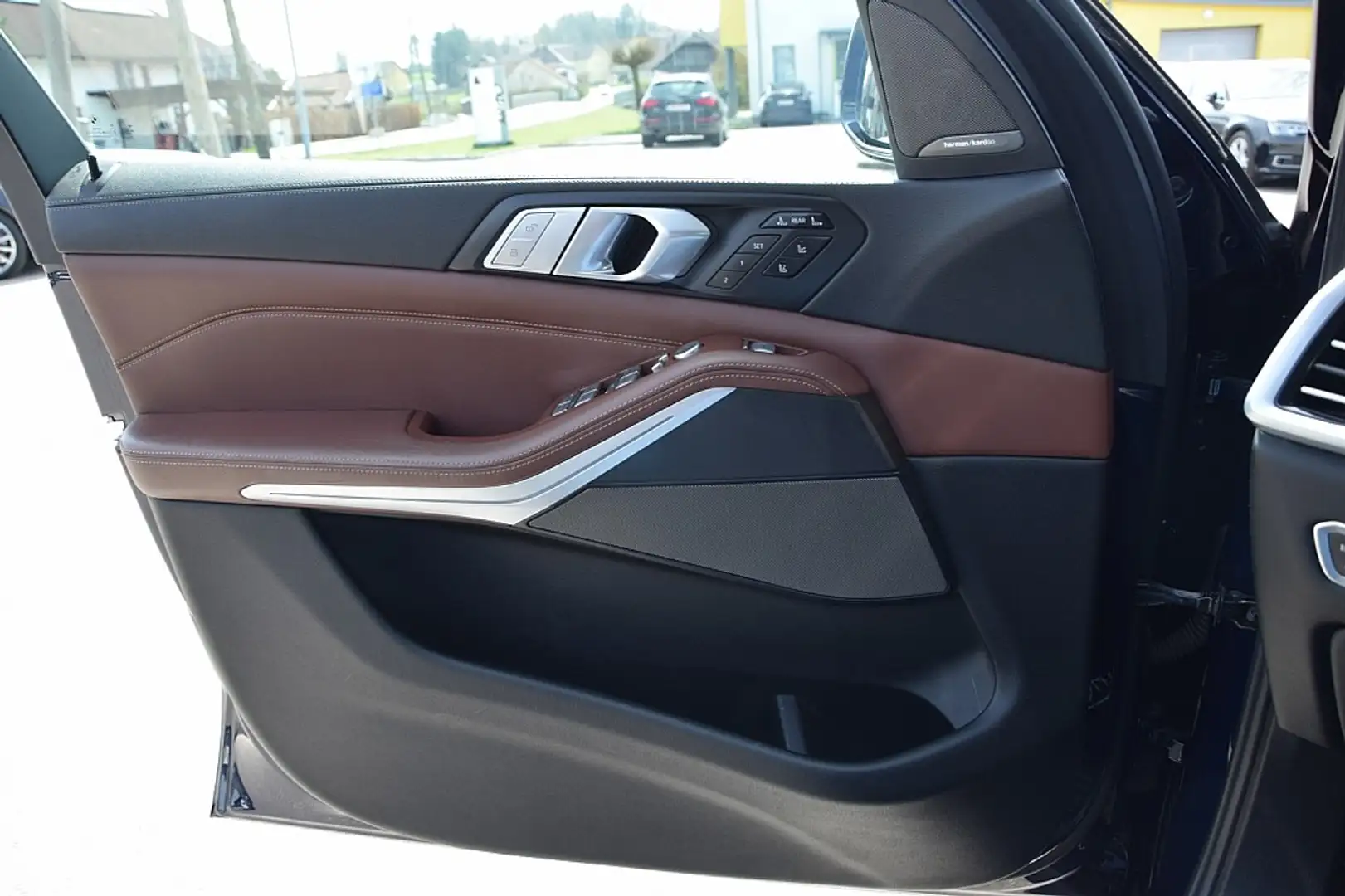 Vehicle image, number 8