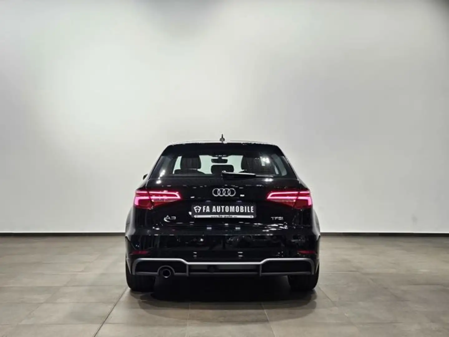 Vehicle image, number 11