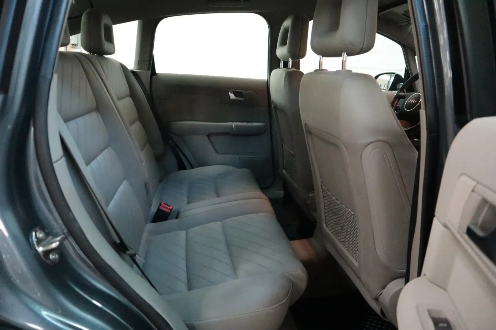 Vehicle image, number 12
