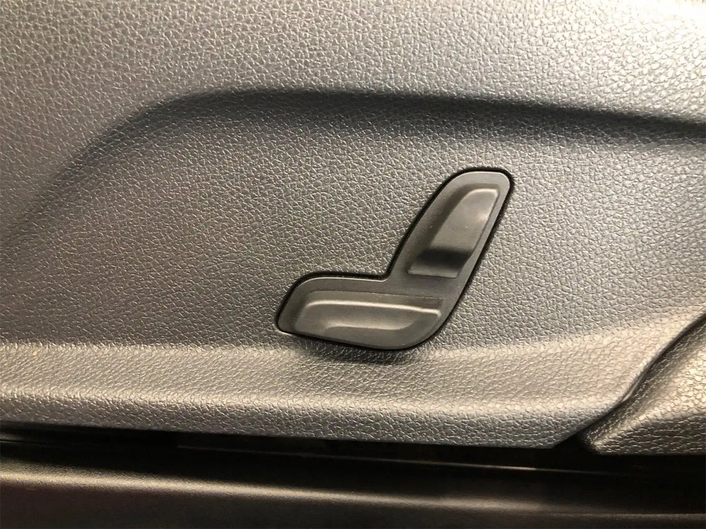 Vehicle image, number 6