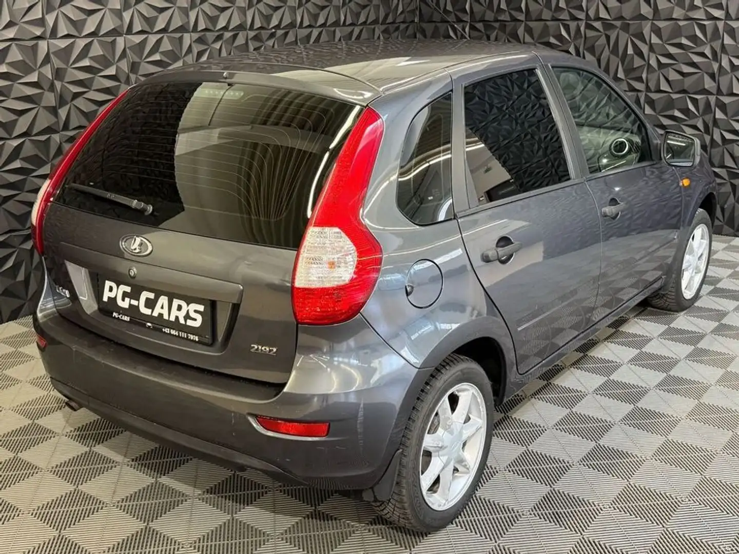 Vehicle image, number 9