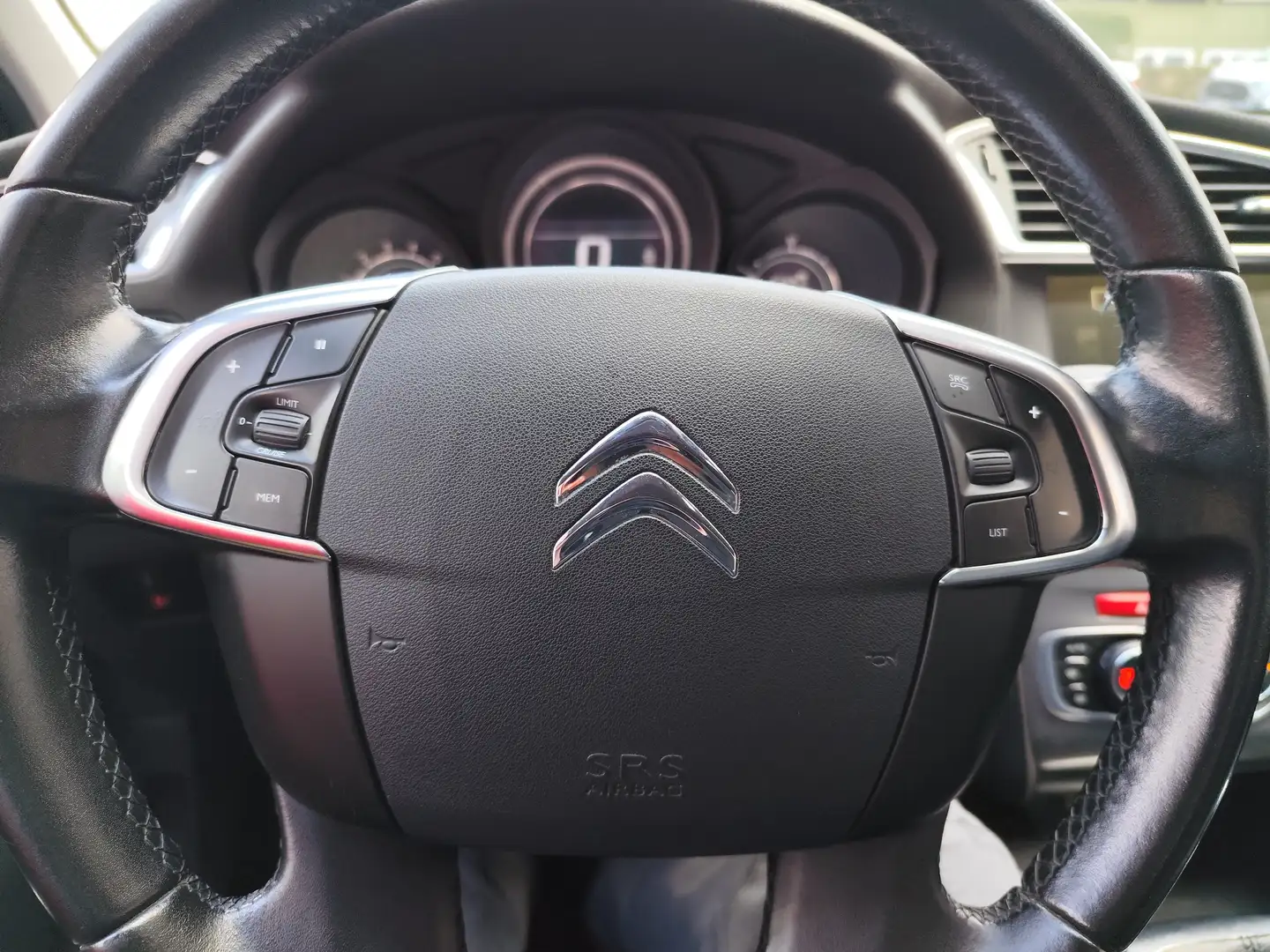Vehicle image, number 9