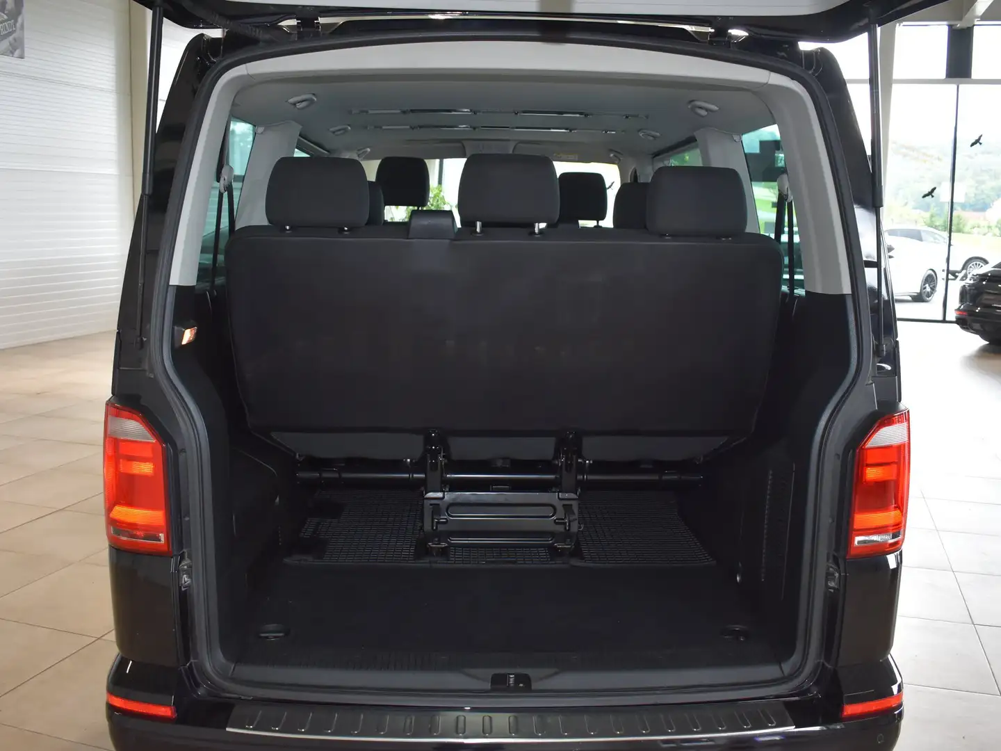 Vehicle image, number 11
