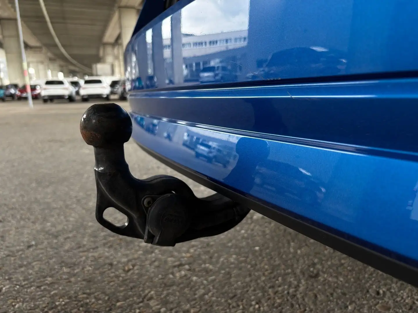 Vehicle image, number 13