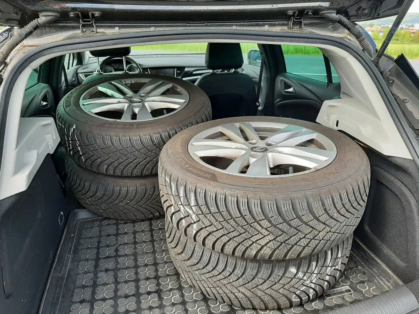 Vehicle image, number 6
