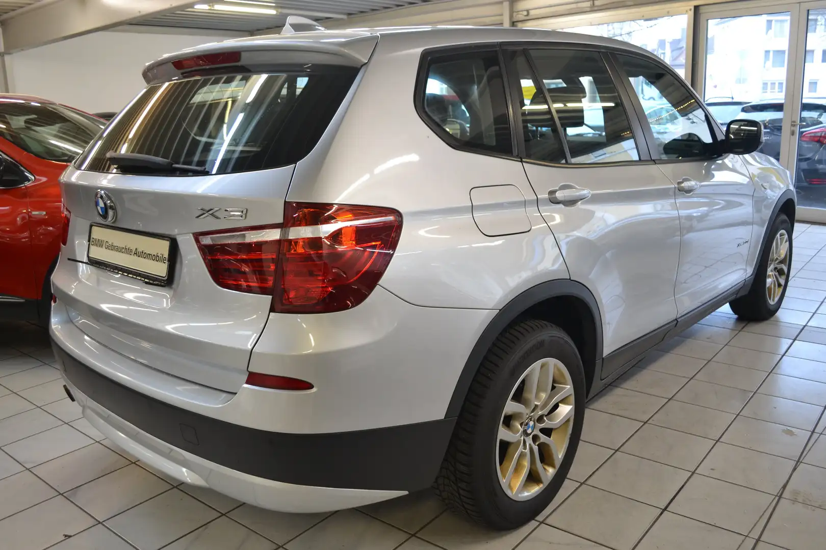 Vehicle image, number 6