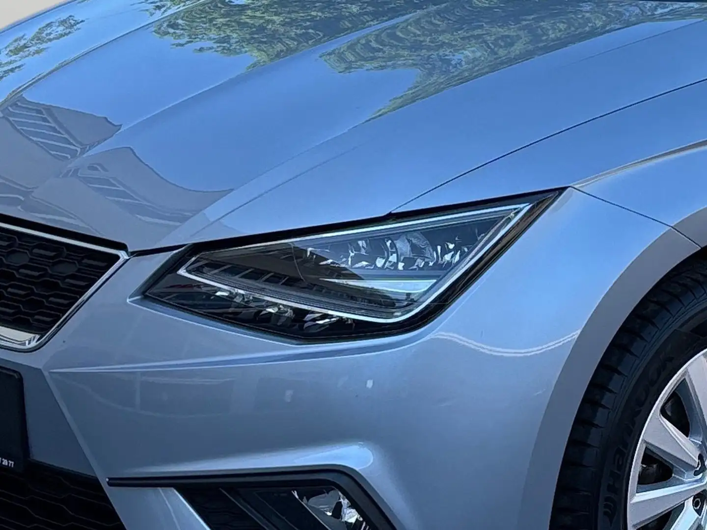 Vehicle image, number 9