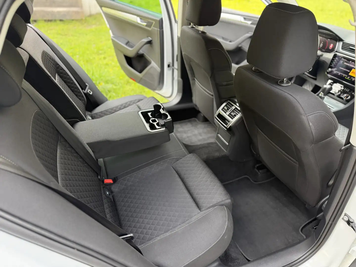 Vehicle image, number 9
