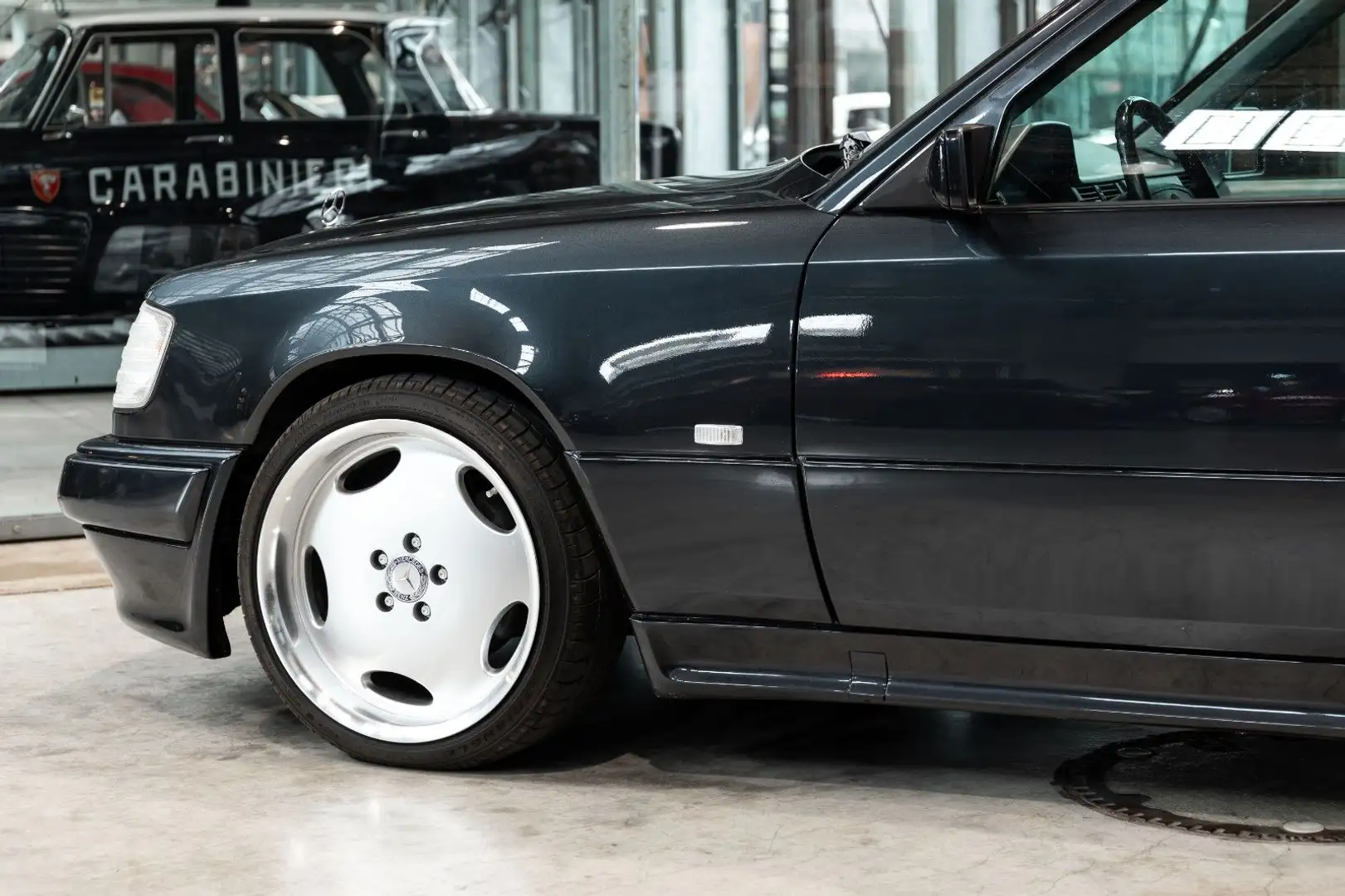 Vehicle image, number 6