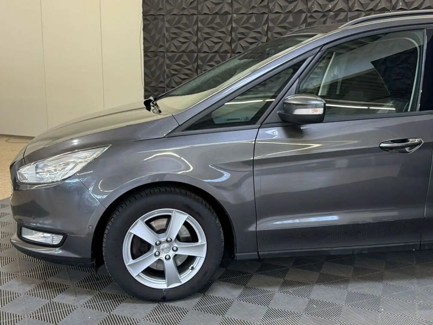 Vehicle image, number 5