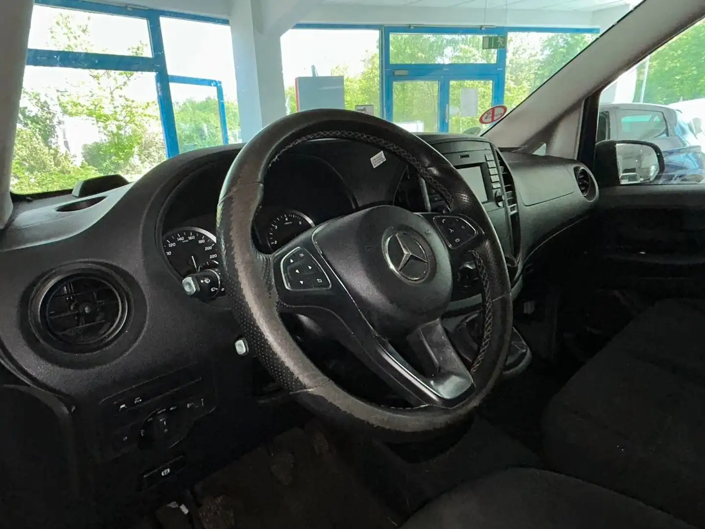 Vehicle image, number 8