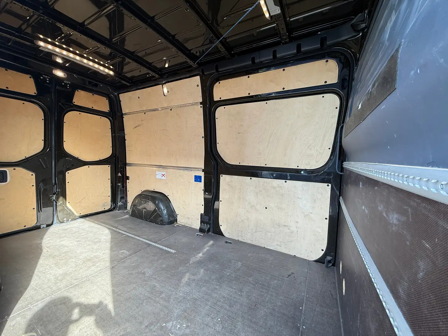 Vehicle image, number 6
