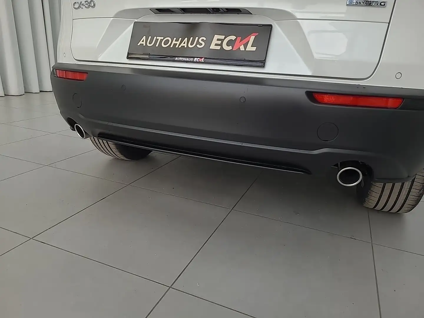 Vehicle image, number 12